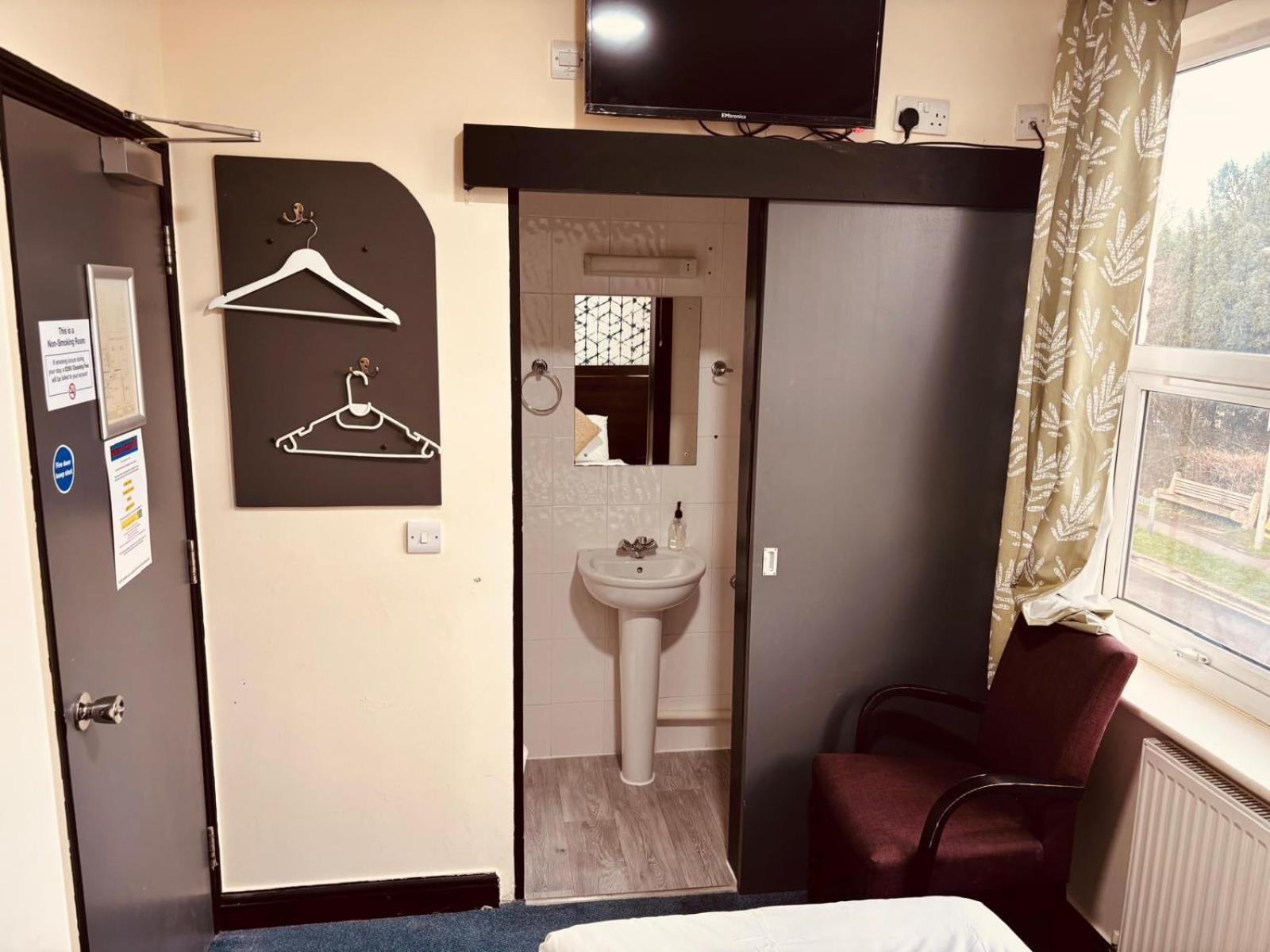 Hotel Acorn Gatwick & Parking